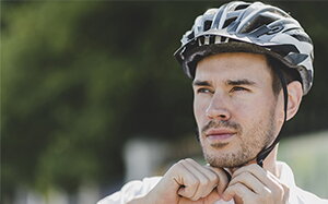 Poradíme vám, jak vybrat přilbu na kolo