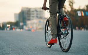 Poradíme vám: co si obléct při dojíždění na kole do práce