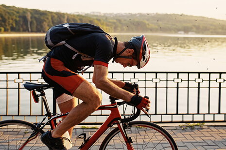 Jak se na kole chránit proti hmyzu