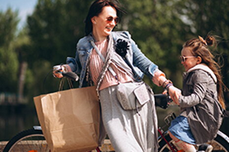 Víte, kdy je vhodná dětská sedačka a kdy cyklovozík?